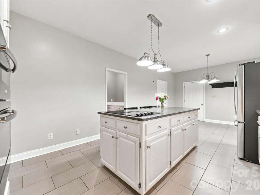 2941 8th Street Court, Hickory, NC 28601.  MLS# CAR4405635, YatesRealty ID 43113. 