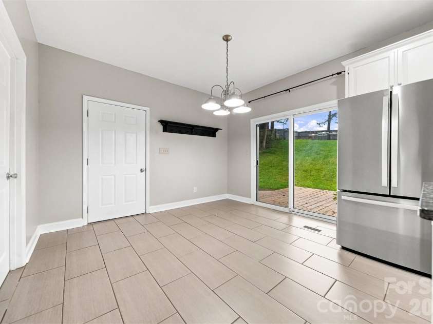2941 8th Street Court, Hickory, NC 28601.  MLS# CAR4405635, YatesRealty ID 43113. 