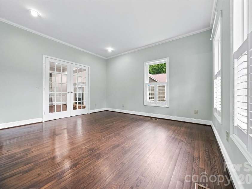 2941 8th Street Court, Hickory, NC 28601.  MLS# CAR4405635, YatesRealty ID 43113. 