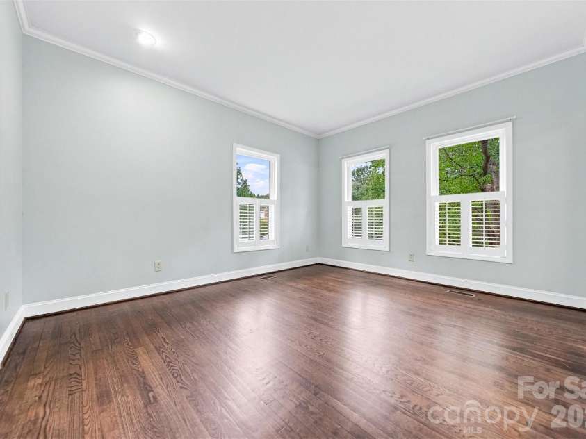2941 8th Street Court, Hickory, NC 28601.  MLS# CAR4405635, YatesRealty ID 43113. 