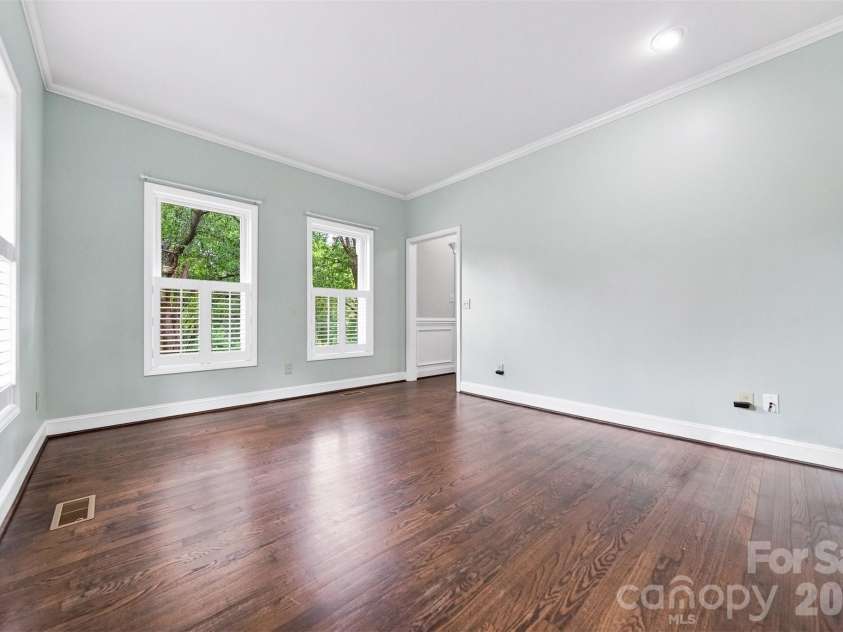 2941 8th Street Court, Hickory, NC 28601.  MLS# CAR4405635, YatesRealty ID 43113. 