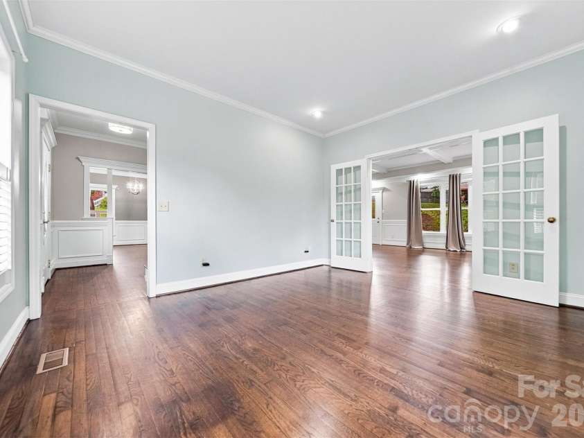 2941 8th Street Court, Hickory, NC 28601.  MLS# CAR4405635, YatesRealty ID 43113. 