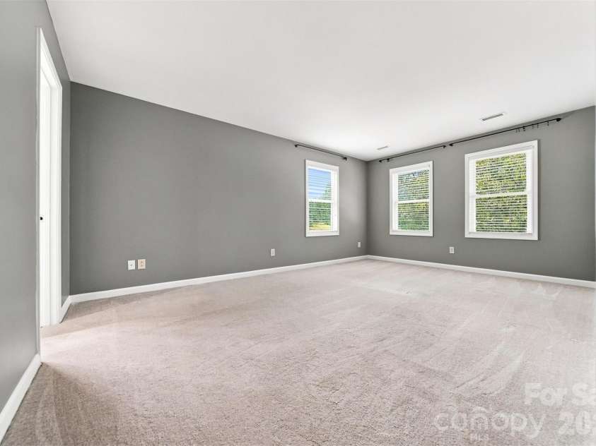 2941 8th Street Court, Hickory, NC 28601.  MLS# CAR4405635, YatesRealty ID 43113. 