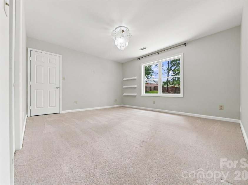 2941 8th Street Court, Hickory, NC 28601.  MLS# CAR4405635, YatesRealty ID 43113. 
