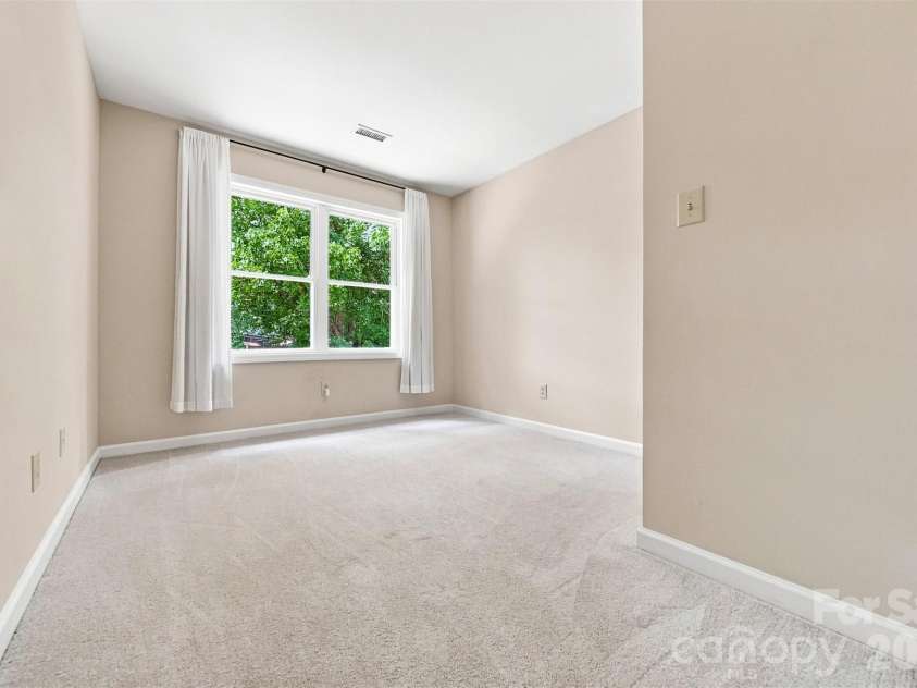 2941 8th Street Court, Hickory, NC 28601.  MLS# CAR4405635, YatesRealty ID 43113. 