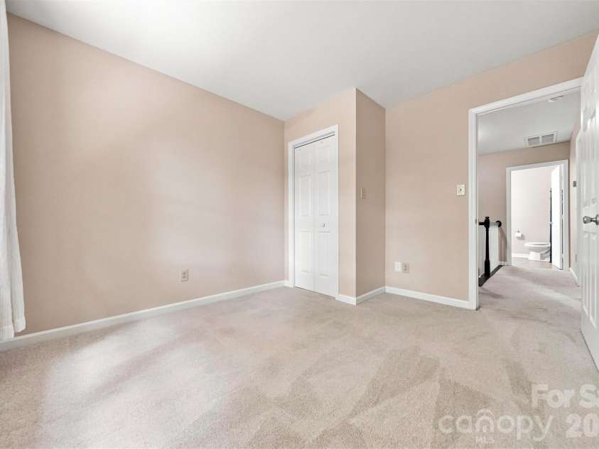 2941 8th Street Court, Hickory, NC 28601.  MLS# CAR4405635, YatesRealty ID 43113. 