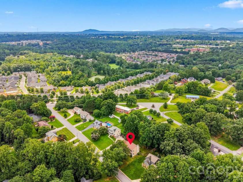 2941 8th Street Court, Hickory, NC 28601.  MLS# CAR4405635, YatesRealty ID 43113. 