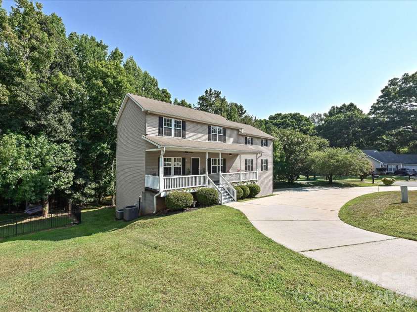 1401 Wall Street, Waxhaw, NC 28173.  MLS# CAR4406440, YatesRealty ID 43115. 