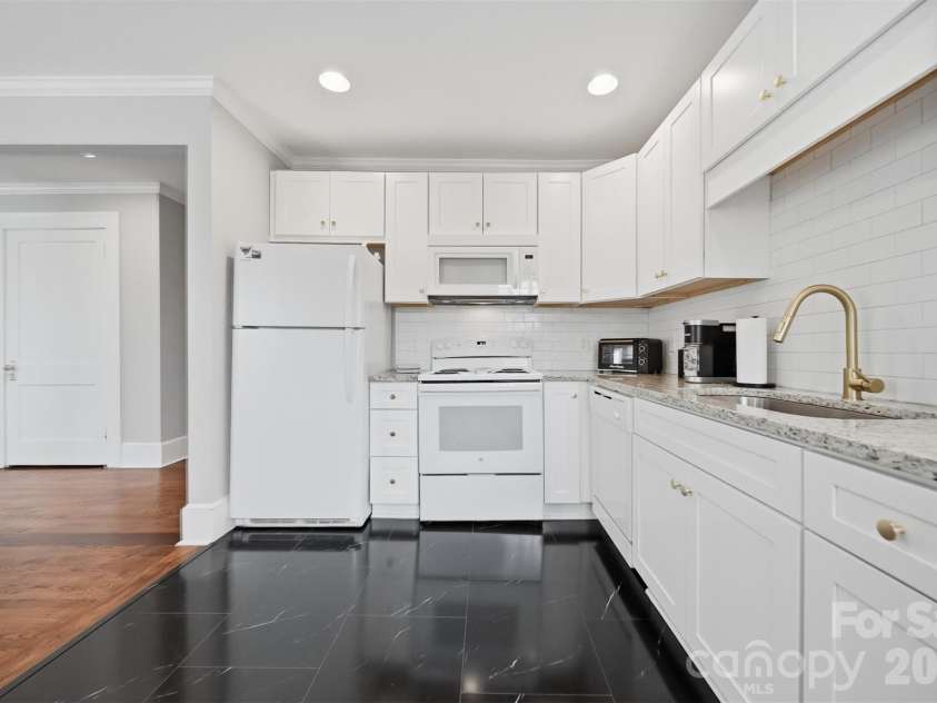 209 King Street, Morganton, NC 28655.  MLS# CAR4408508, YatesRealty ID 43116. 