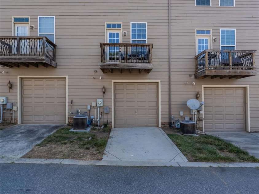 13811 Hill Street, Huntersville, NC 28078.  MLS# CAR4412613, YatesRealty ID 43117. 