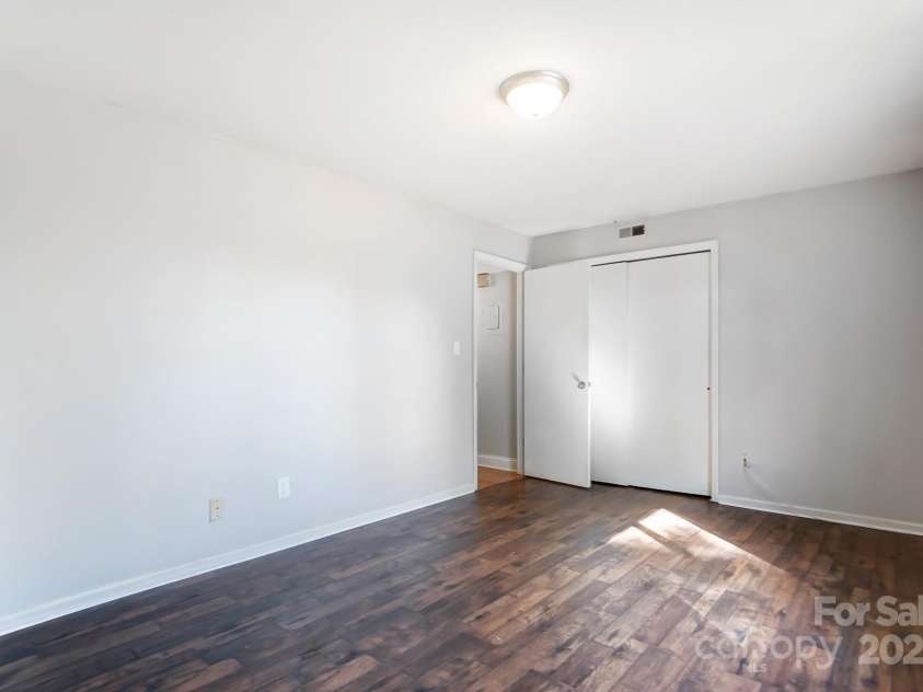 1915 Countrymens Court, Charlotte, NC 28210.  MLS# CAR4238967, YatesRealty ID 4312. 