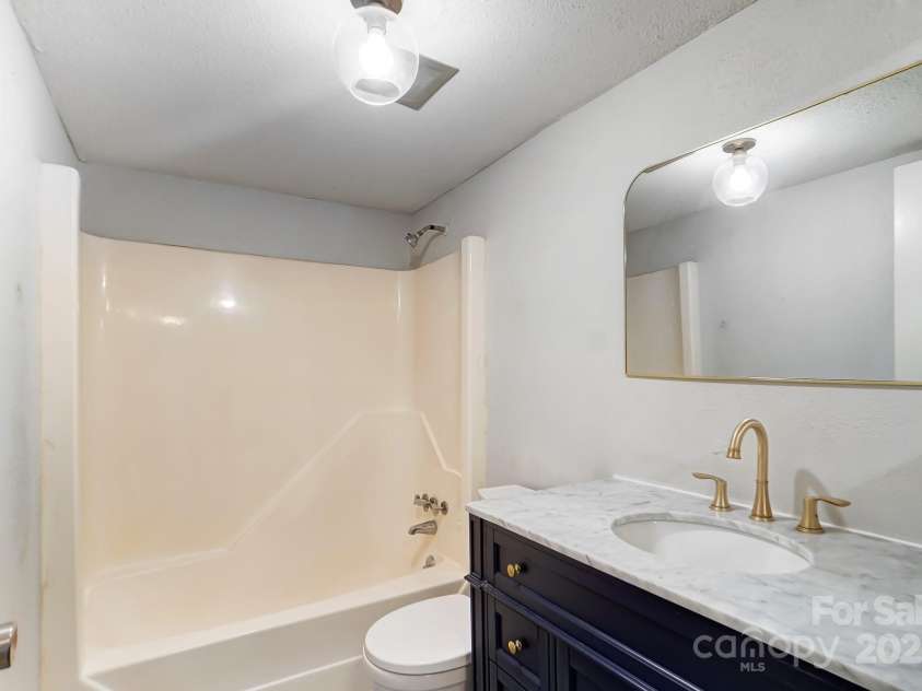1915 Countrymens Court, Charlotte, NC 28210.  MLS# CAR4238967, YatesRealty ID 4312. 