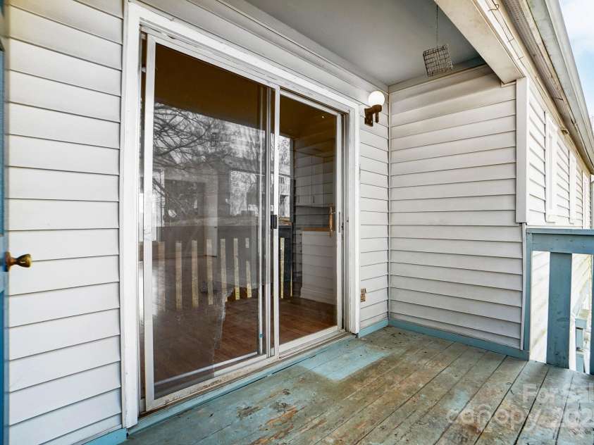1915 Countrymens Court, Charlotte, NC 28210.  MLS# CAR4238967, YatesRealty ID 4312. 