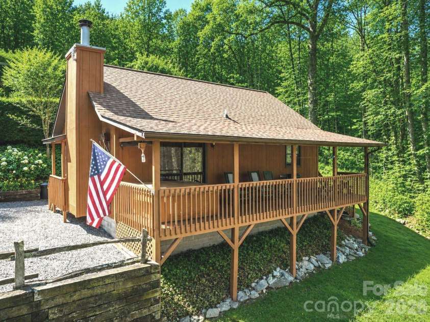 89 41 46 Stump Lane, Maggie Valley, NC 28751.  MLS# CAR4387985, YatesRealty ID 43120. 
