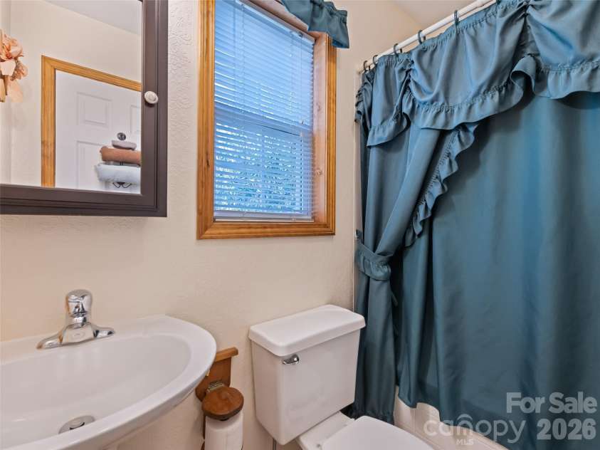 89 Stump Lane, Maggie Valley, NC 28751.  MLS# CAR4362363, YatesRealty ID 43121. 