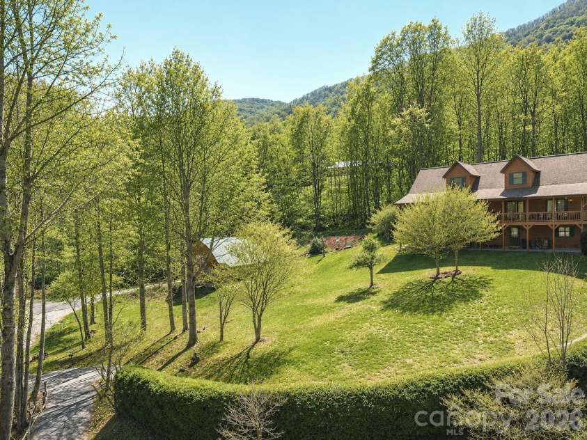 89 Stump Lane, Maggie Valley, NC 28751.  MLS# CAR4362363, YatesRealty ID 43121. 