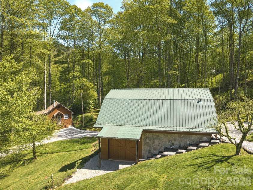 89 Stump Lane, Maggie Valley, NC 28751.  MLS# CAR4362363, YatesRealty ID 43121. 
