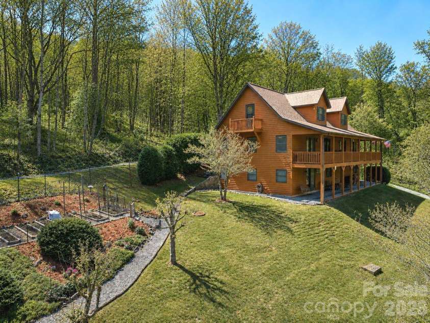 89 Stump Lane, Maggie Valley, NC 28751.  MLS# CAR4362363, YatesRealty ID 43121. 