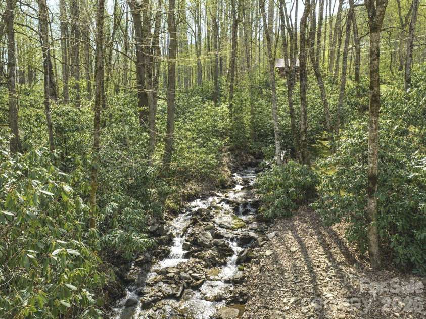 89 Stump Lane, Maggie Valley, NC 28751.  MLS# CAR4362363, YatesRealty ID 43121. 