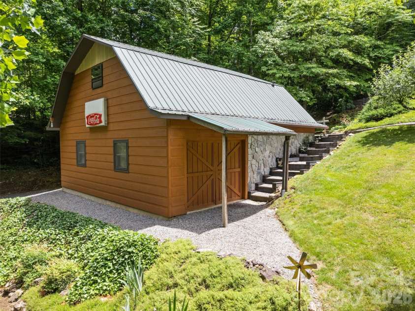 89 Stump Lane, Maggie Valley, NC 28751.  MLS# CAR4362363, YatesRealty ID 43121. 