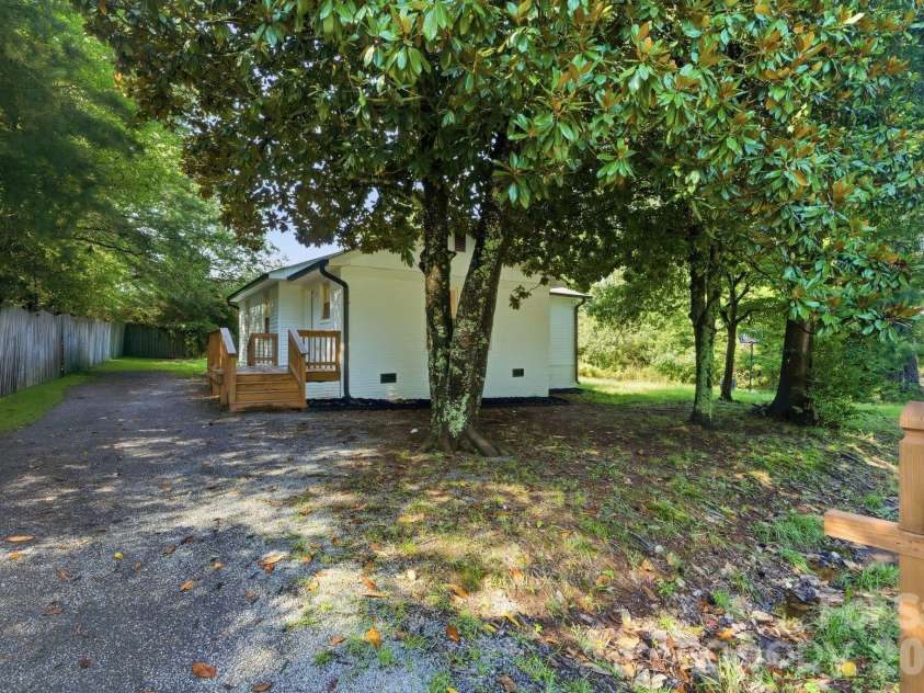 45680 Blackhawk Lane, New London, NC 28127.  MLS# CAR4408884, YatesRealty ID 43122. 