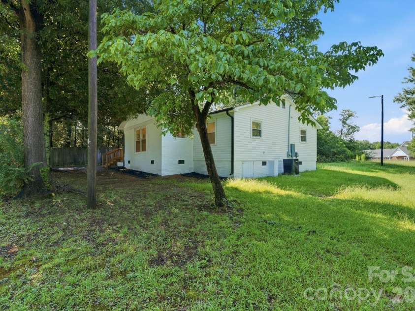 45680 Blackhawk Lane, New London, NC 28127.  MLS# CAR4408884, YatesRealty ID 43122. 