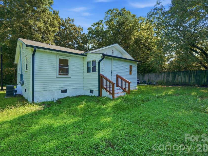 45680 Blackhawk Lane, New London, NC 28127.  MLS# CAR4408884, YatesRealty ID 43122. 