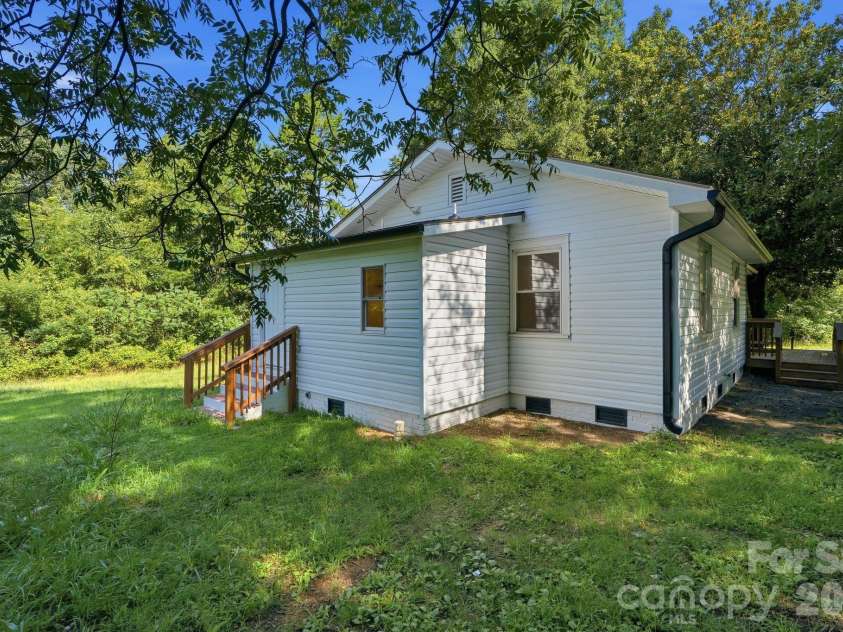 45680 Blackhawk Lane, New London, NC 28127.  MLS# CAR4408884, YatesRealty ID 43122. 