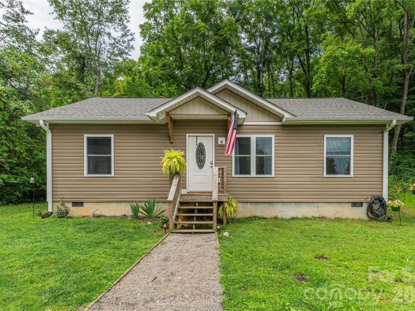 58 League Loop, Waynesville, NC 28786.  MLS# CAR4408320, YatesRealty ID 43124. 