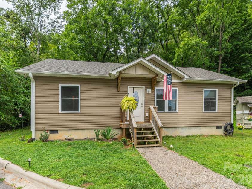 58 League Loop, Waynesville, NC 28786.  MLS# CAR4408320, YatesRealty ID 43124. 