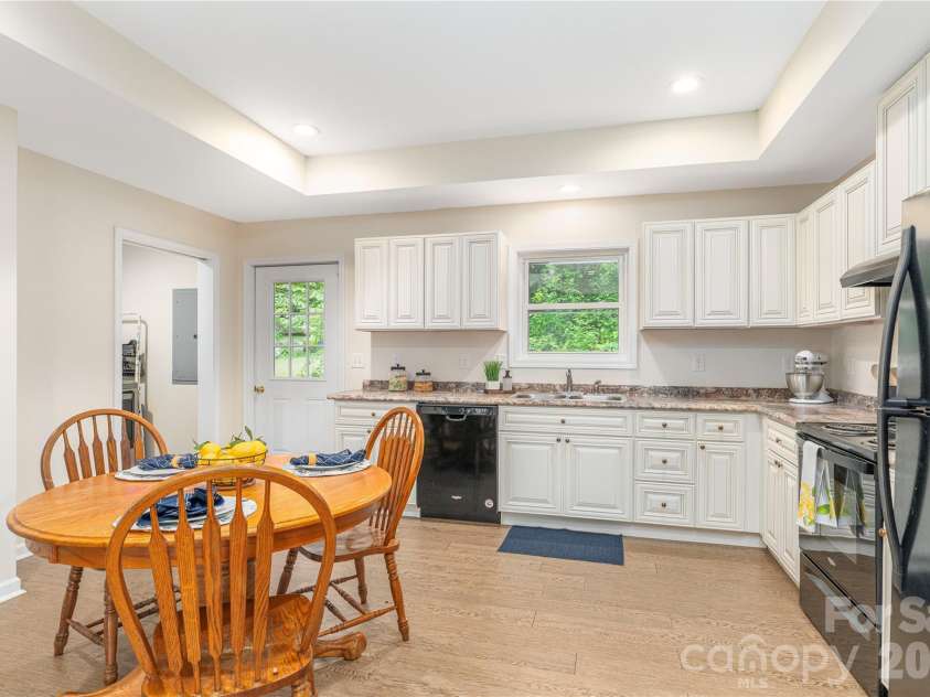 58 League Loop, Waynesville, NC 28786.  MLS# CAR4408320, YatesRealty ID 43124. 