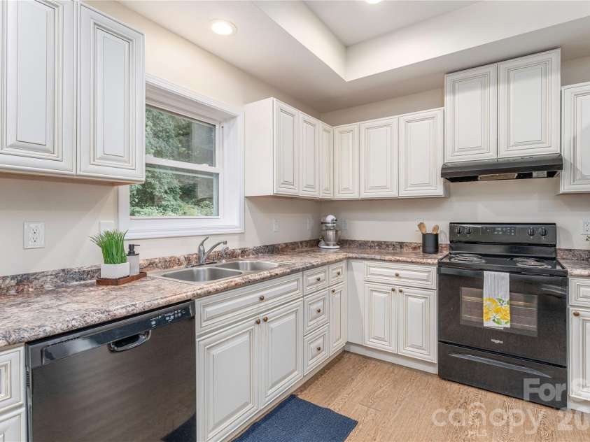 58 League Loop, Waynesville, NC 28786.  MLS# CAR4408320, YatesRealty ID 43124. 