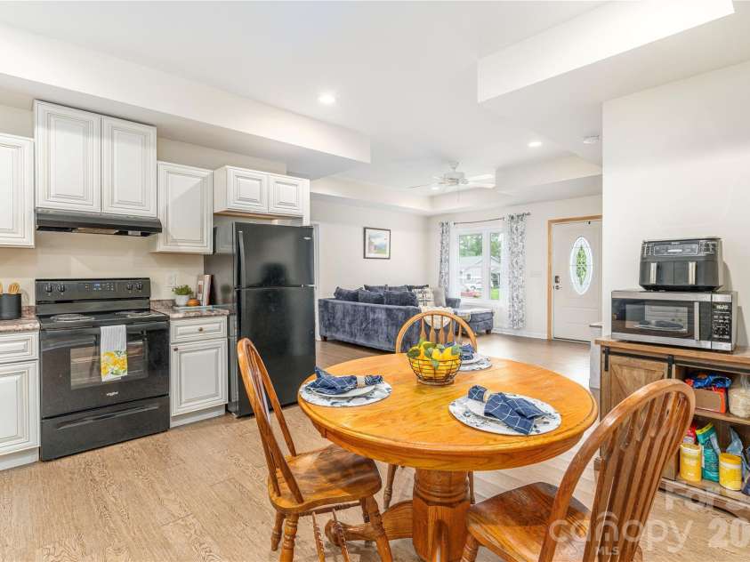 58 League Loop, Waynesville, NC 28786.  MLS# CAR4408320, YatesRealty ID 43124. 
