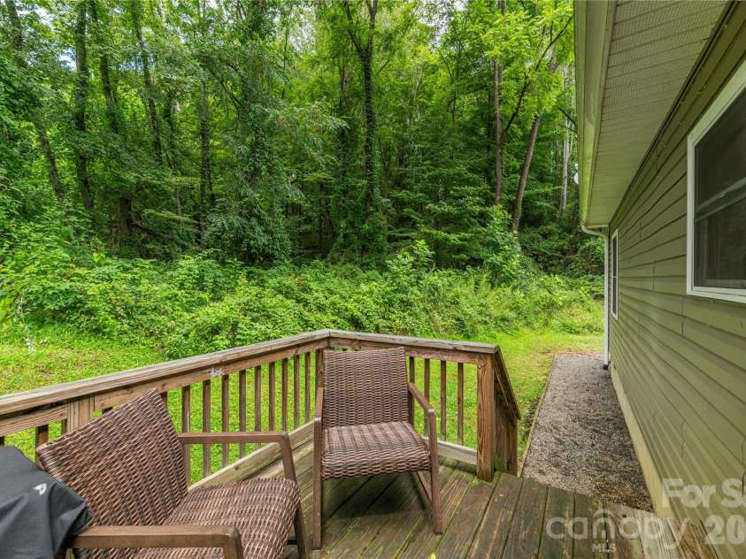 58 League Loop, Waynesville, NC 28786.  MLS# CAR4408320, YatesRealty ID 43124. 