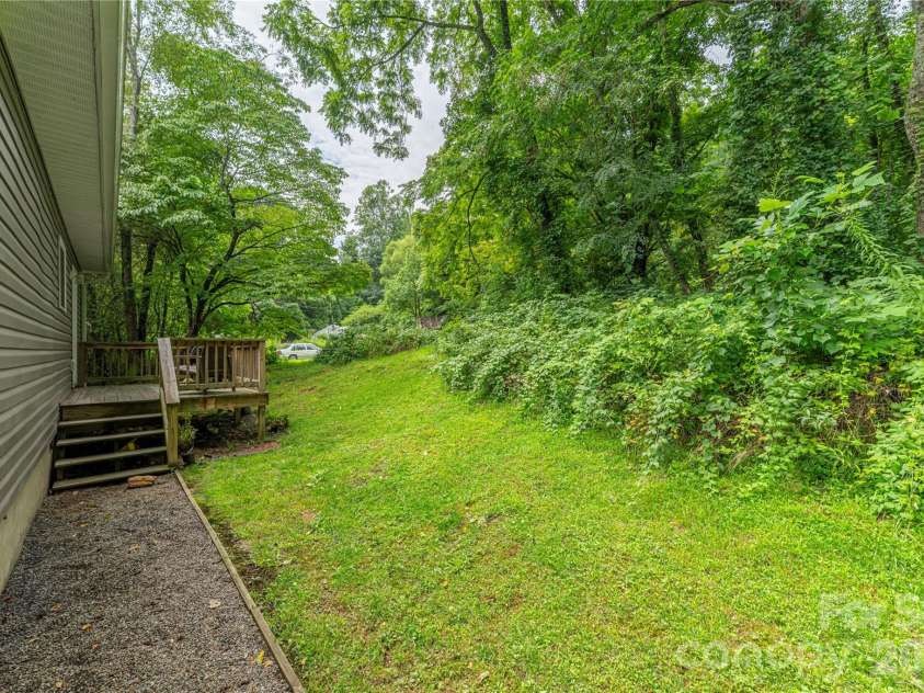 58 League Loop, Waynesville, NC 28786.  MLS# CAR4408320, YatesRealty ID 43124. 