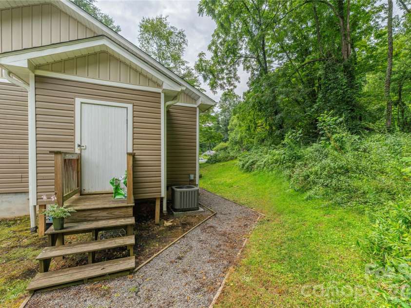 58 League Loop, Waynesville, NC 28786.  MLS# CAR4408320, YatesRealty ID 43124. 