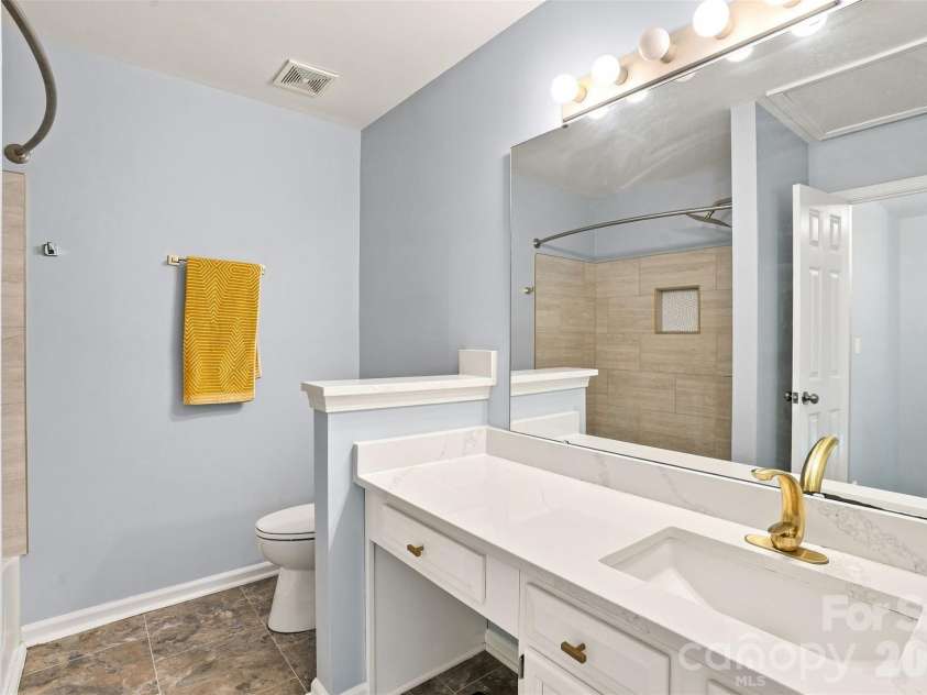 9014 Four Mile Creek Road, Charlotte, NC 28277.  MLS# CAR4410075, YatesRealty ID 43125. 