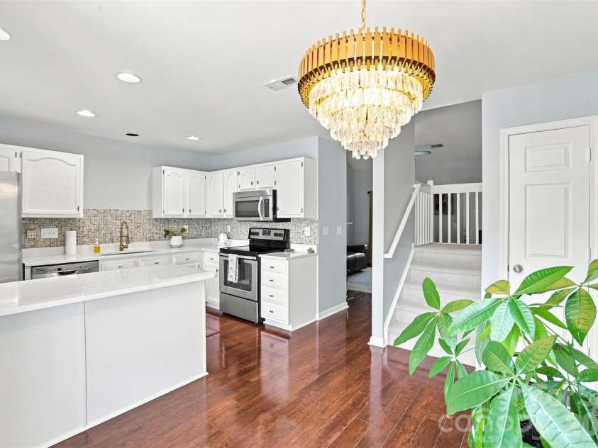 9014 Four Mile Creek Road, Charlotte, NC 28277.  MLS# CAR4410075, YatesRealty ID 43125. Dining Area