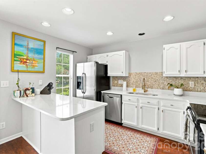 9014 Four Mile Creek Road, Charlotte, NC 28277.  MLS# CAR4410075, YatesRealty ID 43125. Kitchen