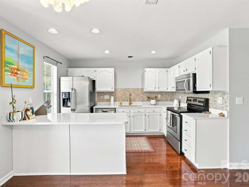 9014 Four Mile Creek Road, Charlotte, NC 28277.  MLS# CAR4410075, YatesRealty ID 43125. Kitchen