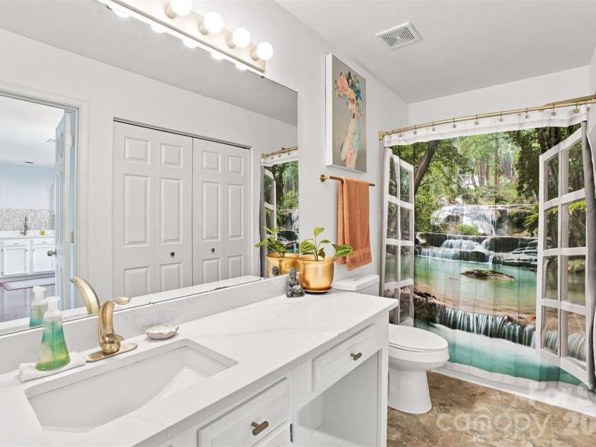 9014 Four Mile Creek Road, Charlotte, NC 28277.  MLS# CAR4410075, YatesRealty ID 43125. Primary Bathroom