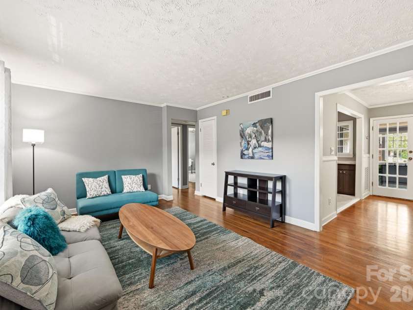 918 McAlway Road, Charlotte, NC 28211.  MLS# CAR4404496, YatesRealty ID 43126. 