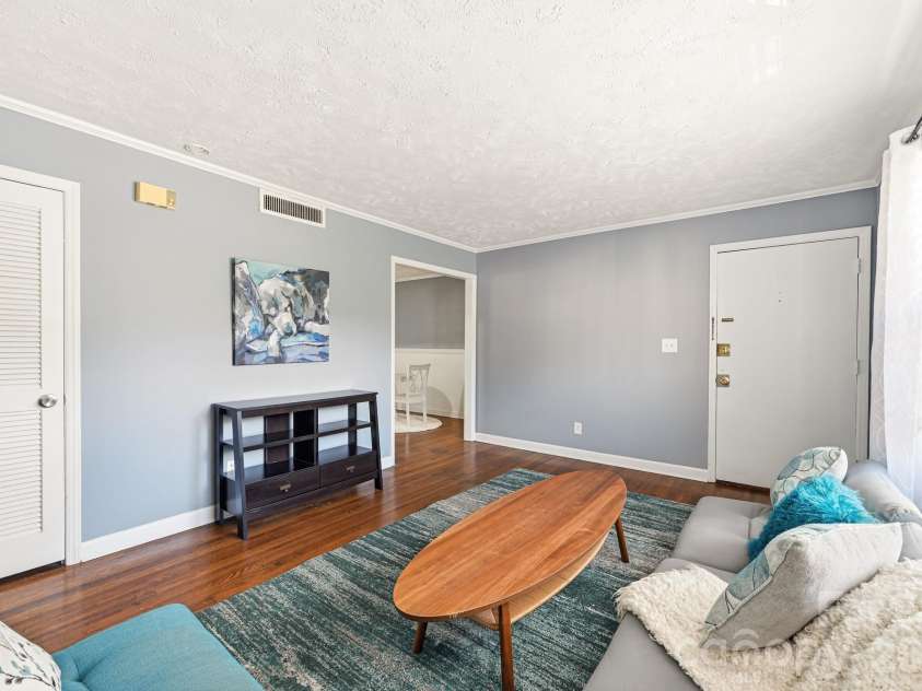 918 McAlway Road, Charlotte, NC 28211.  MLS# CAR4404496, YatesRealty ID 43126. 