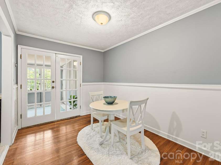 918 McAlway Road, Charlotte, NC 28211.  MLS# CAR4404496, YatesRealty ID 43126. 