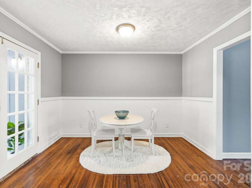 918 McAlway Road, Charlotte, NC 28211.  MLS# CAR4404496, YatesRealty ID 43126. 