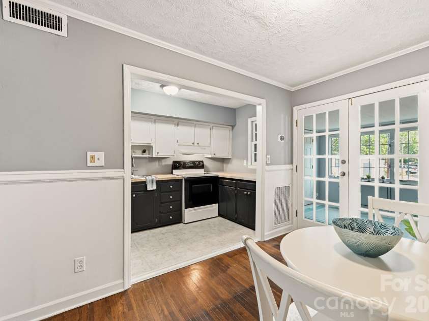 918 McAlway Road, Charlotte, NC 28211.  MLS# CAR4404496, YatesRealty ID 43126. 
