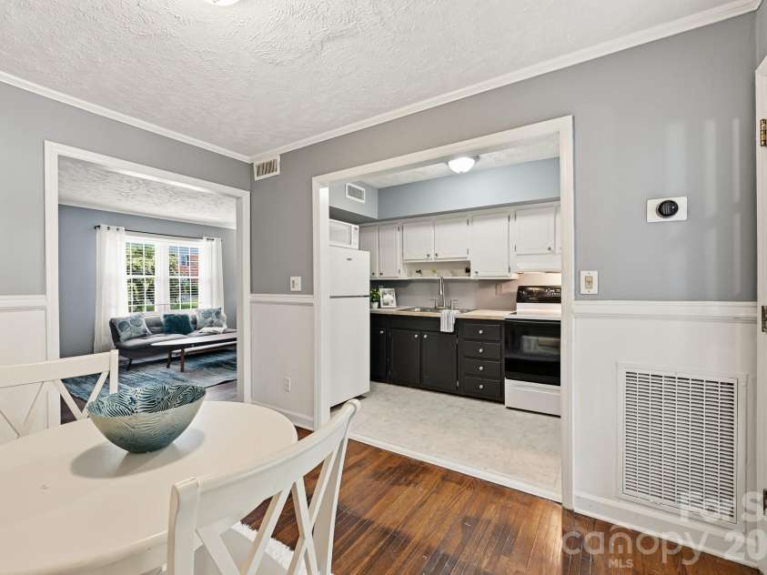918 McAlway Road, Charlotte, NC 28211.  MLS# CAR4404496, YatesRealty ID 43126. 