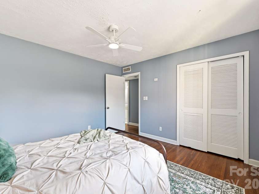 918 McAlway Road, Charlotte, NC 28211.  MLS# CAR4404496, YatesRealty ID 43126. 