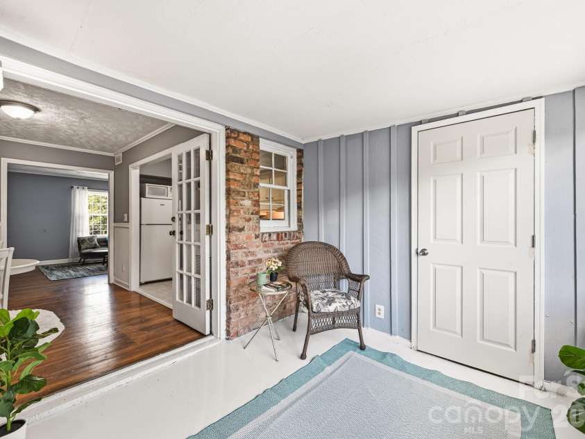 918 McAlway Road, Charlotte, NC 28211.  MLS# CAR4404496, YatesRealty ID 43126. 
