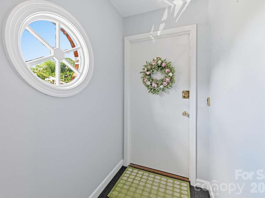 918 McAlway Road, Charlotte, NC 28211.  MLS# CAR4404496, YatesRealty ID 43126. 